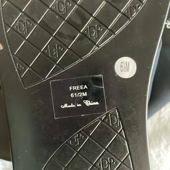 Donald J Pliner Folley slides. Size 6.5 - Picture 6 of 6